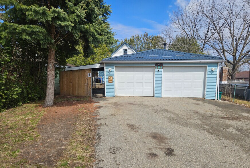 Primary Photo Of 284 Lawrence Av, Kitchener Apartments For Sale