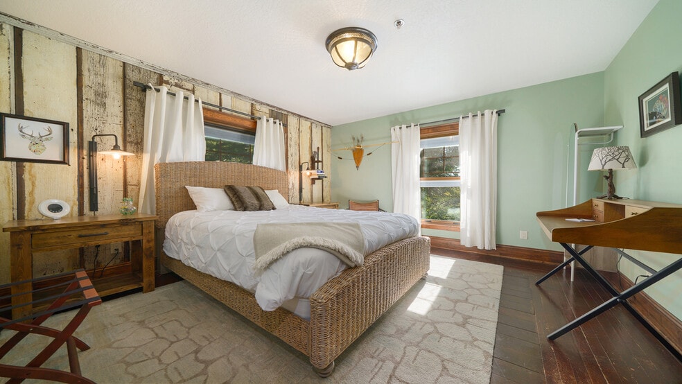 More Photos Of 409 N State St, Franklin Grove Hotel For Sale