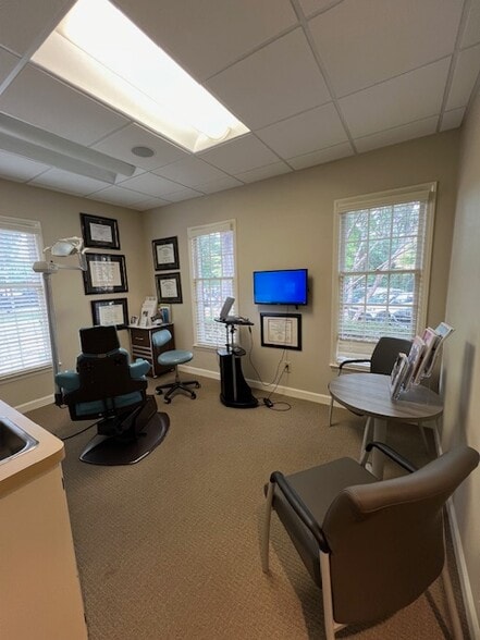 More Photos Of 6719 Fairview Rd, Charlotte Medical For Lease