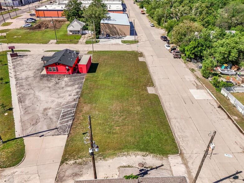 More Photos Of 0.21+/- Acres at E. Murdock & N. Washington Av ave, Wichita Land For Sale
