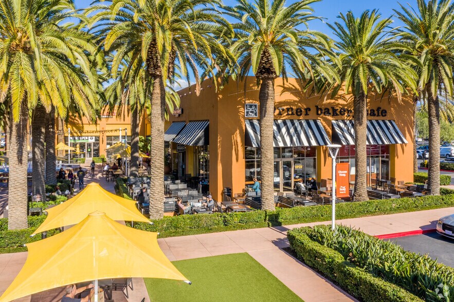More Photos Of 2915-3011 El Camino Real, Tustin Unknown For Lease