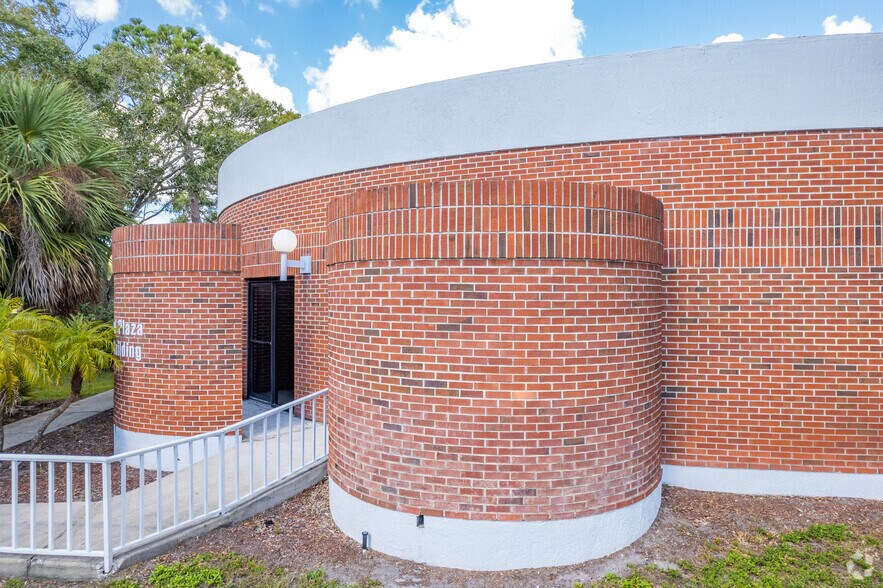 More Photos Of 3001 Eastland Blvd, Clearwater Medical For Lease