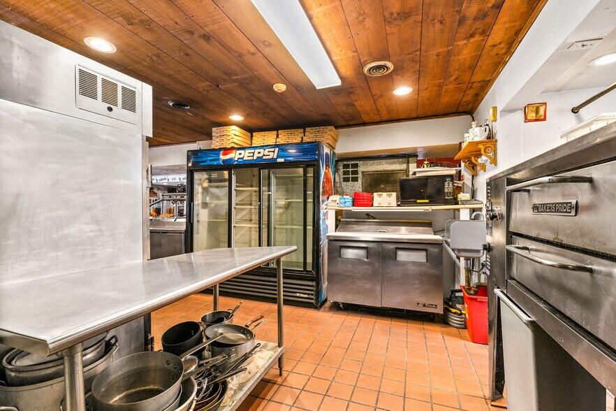 More Photos Of 270 Onset Ave, East Wareham Restaurant For Sale