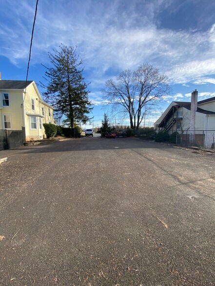 More Photos Of 134 Cockeysville, Cockeysville Warehouse For Lease