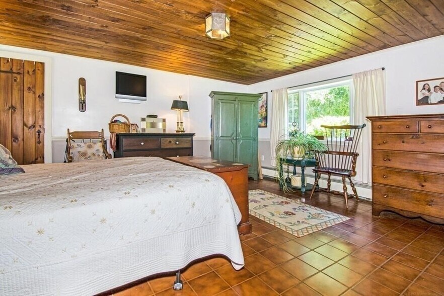 More Photos Of 18 Sargent St, Cherry Valley Flex For Sale