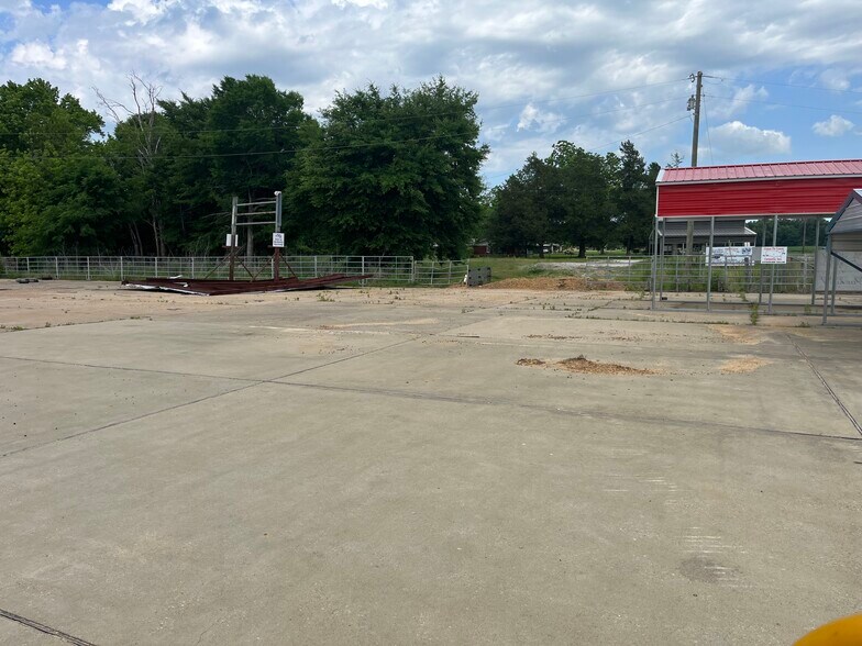 More Photos Of 674 Highway 8, Sicily Island General Retail For Sale
