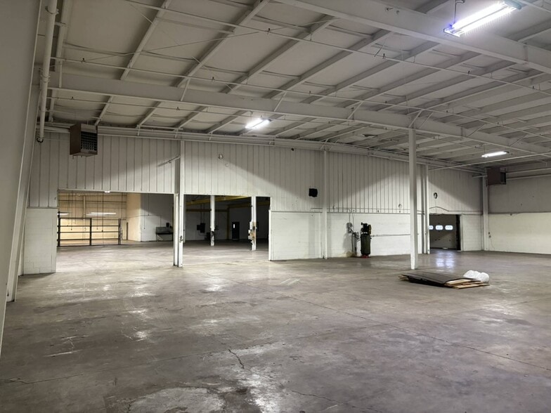 More Photos Of 2081 Division St, Palmyra Manufacturing For Lease