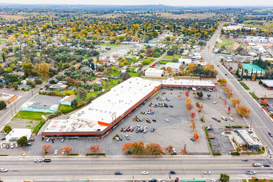 More Photos Of 1815-1985 Oro Dam Blvd E, Oroville Department Store For Sale