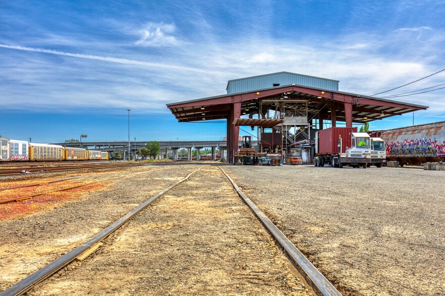 Primary Photo Of 467-517 E 18th St, Tacoma Warehouse For Sale