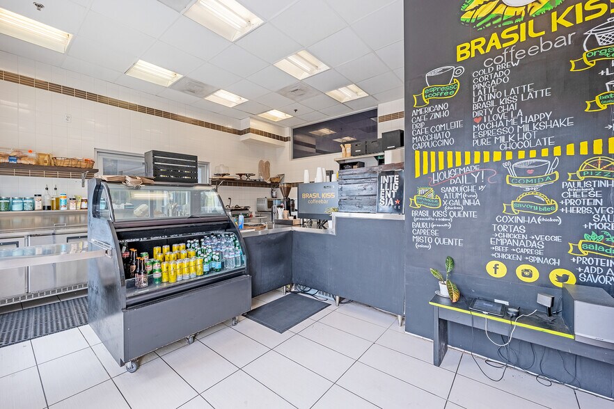 More Photos Of 6350 Santa Monica Blvd, Los Angeles Office For Sale