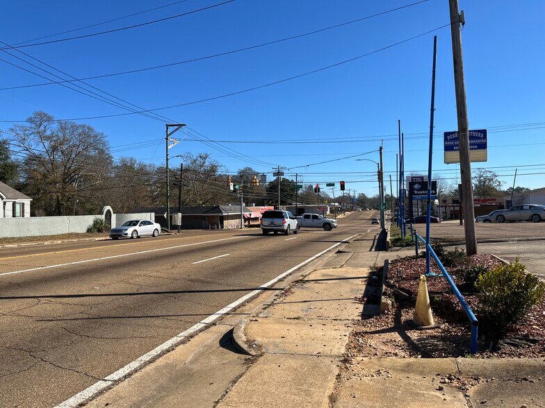 More Photos Of 1300 Delaware Ave, Mccomb Light Distribution For Sale