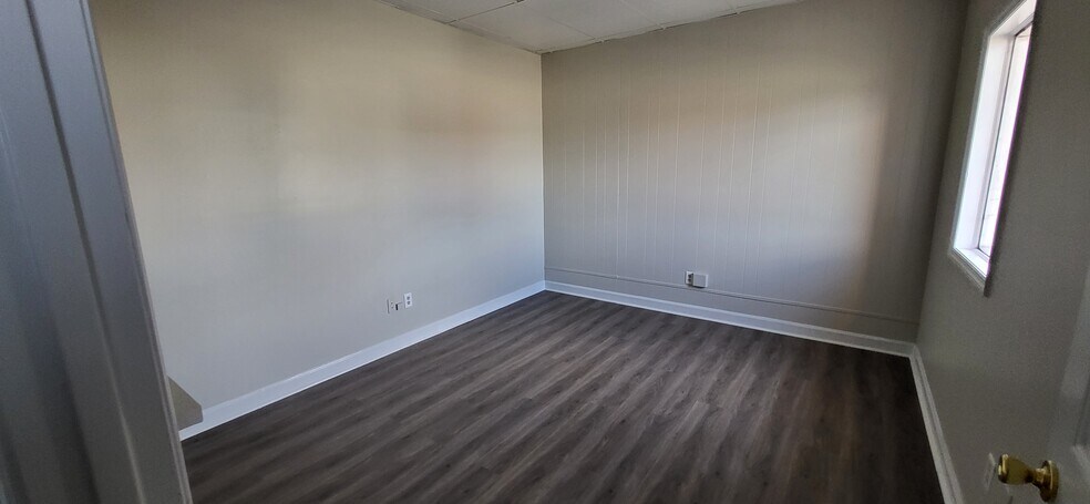 More Photos Of 2300 N Pine St, Lumberton Office For Lease