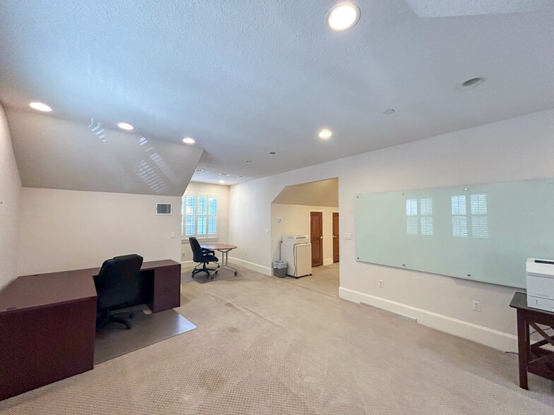 More Photos Of 7 Grogans Park Dr, Spring Loft Creative Space For Sale