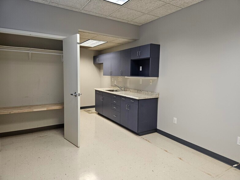 More Photos Of 1120 Professional Blvd, Evansville Office For Sale