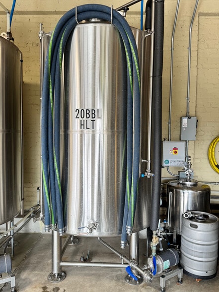 More Photos Of 585 E Thompson Blvd, Ventura Restaurant For Sale