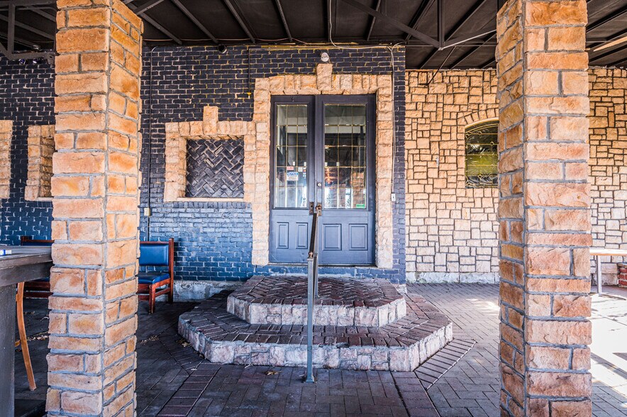 More Photos Of 1026-1038 Chestnut St, Bowling Green Restaurant For Sale