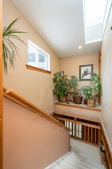 More Photos Of 1324 Commercial, Bellingham General Retail For Sale