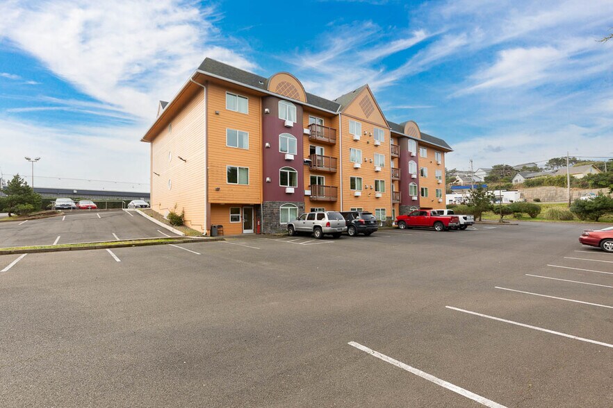 More Photos Of 550 SE Highway 101, Lincoln City Hotel For Sale
