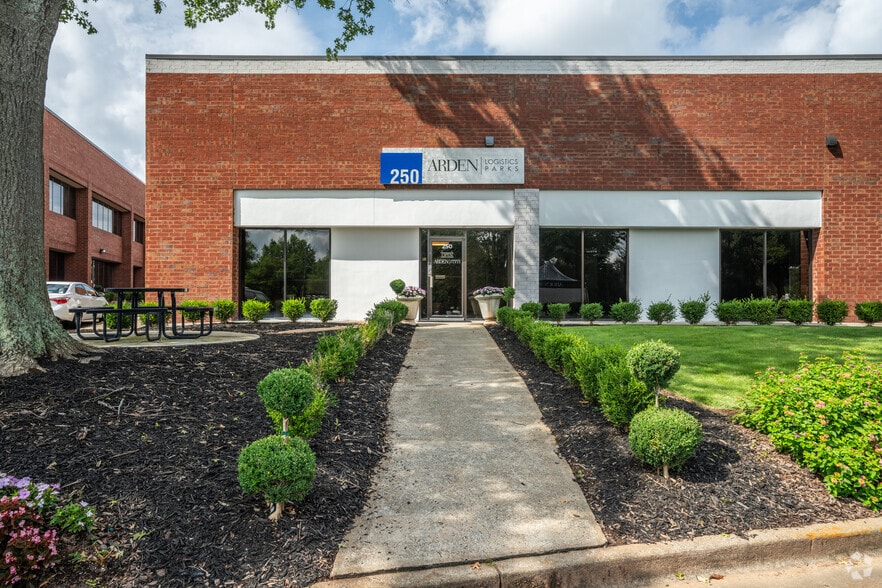 More Photos Of 1395 S Marietta Pky SE, Marietta Unknown For Lease