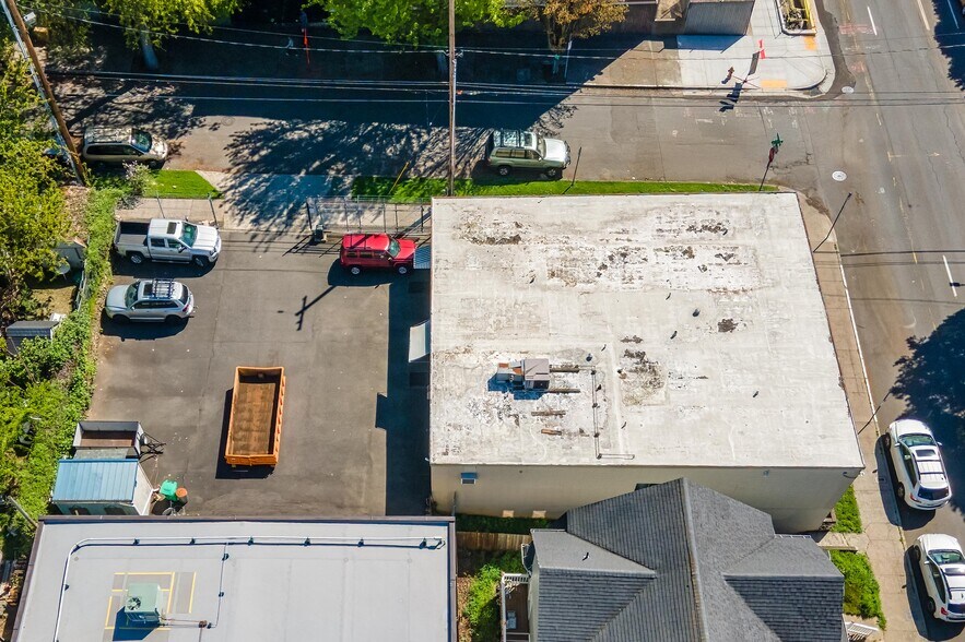 More Photos Of 835 SE 17th Ave, Portland Office For Sale