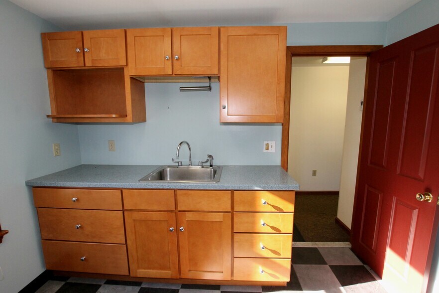 More Photos Of 9 Old Westminster Rd, Hubbardston Warehouse For Lease