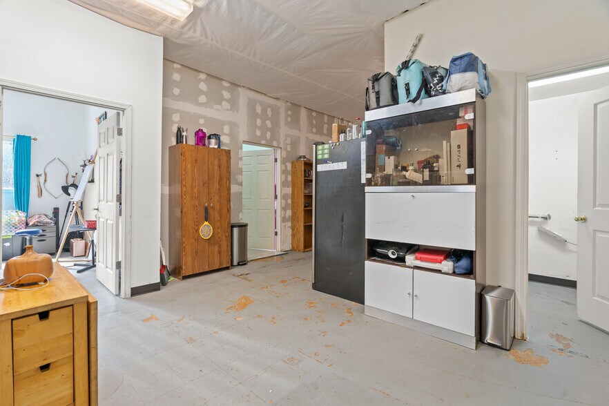 More Photos Of 7131 NE Prescott St, Portland Storefront Retail Office For Sale