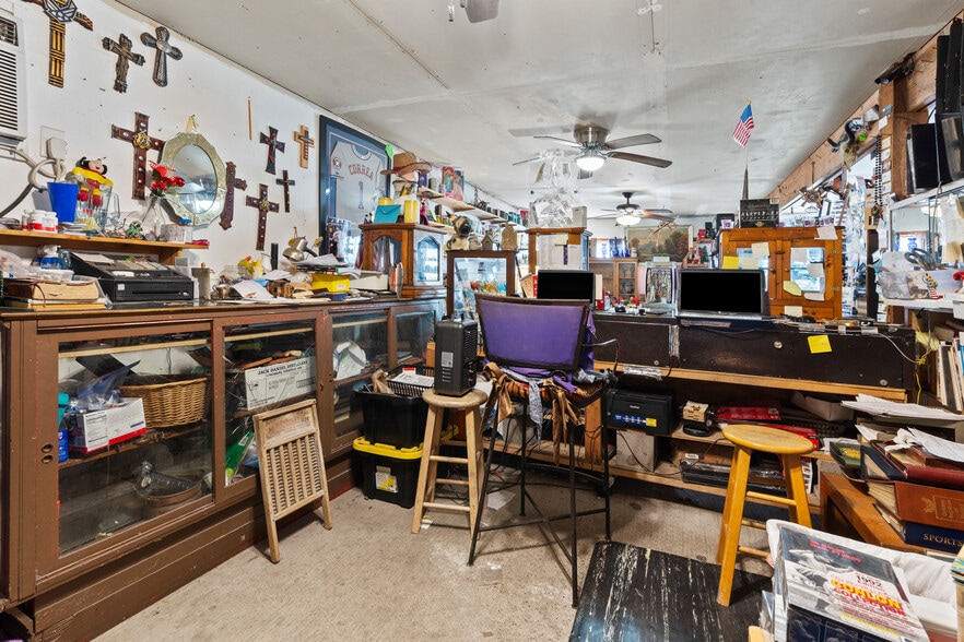 More Photos Of 8428 Teichman Rd, Galveston Showroom For Sale