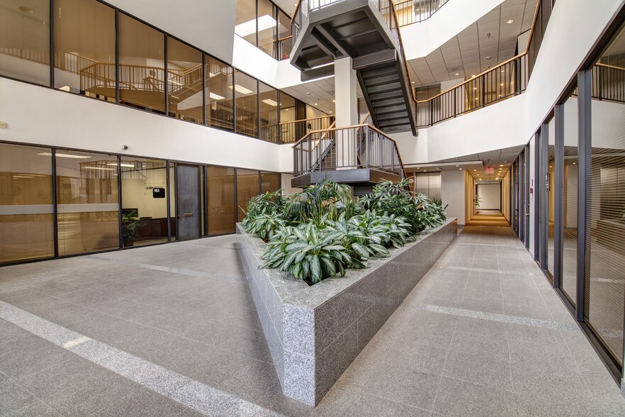 More Photos Of 7670 Woodway Dr, Houston Office For Lease