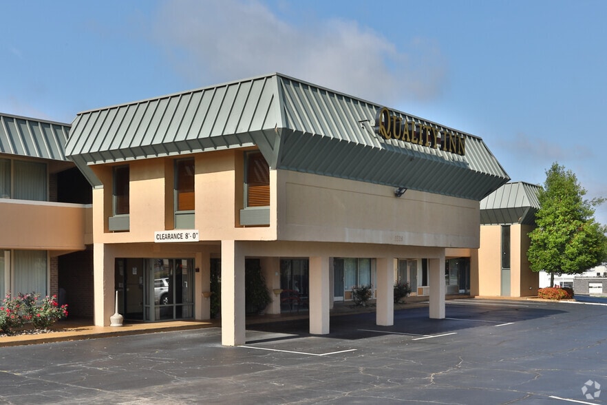 More Photos Of 5539 Calhoun Memorial Hwy, Easley Hotel For Sale