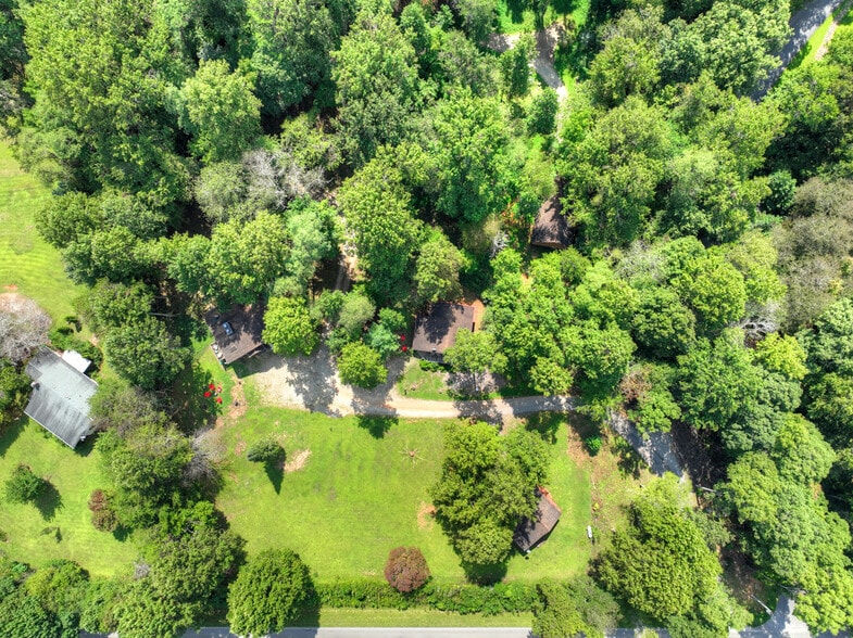 More Photos Of 77 Alpine Way, Blairsville Hotel For Sale