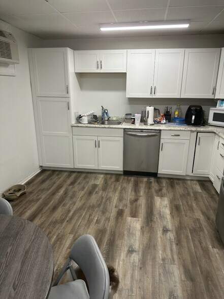 More Photos Of 901 S Woodrow Wilson St, Plant City Office For Sale