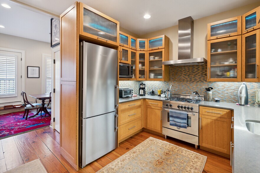 More Photos Of 46 State St, Charleston Office Residential For Lease