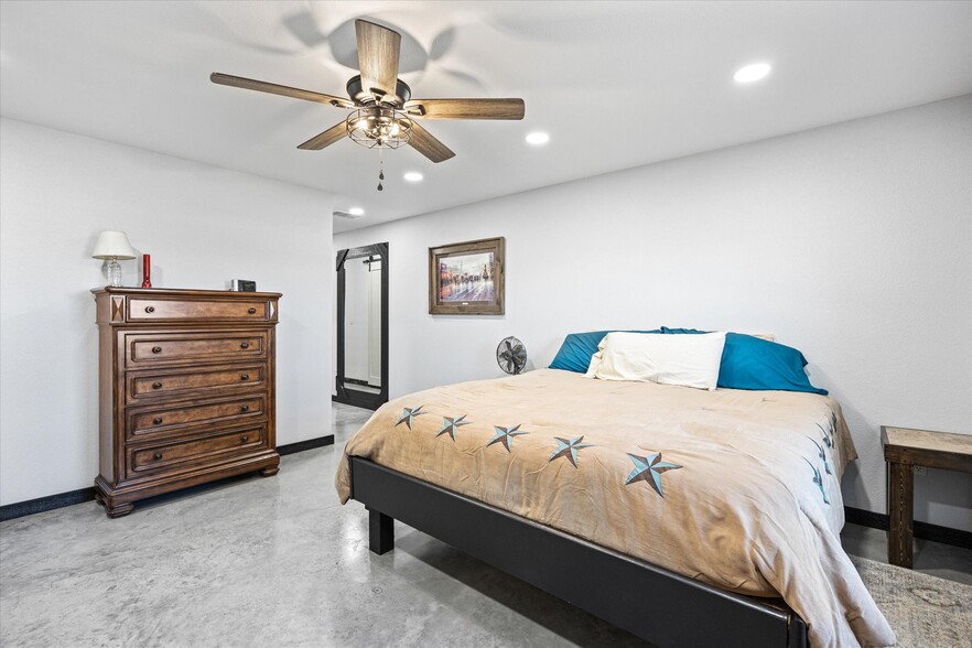 More Photos Of 7703 Prairie Creek Ln, Tolar Contractor Storage Yard For Sale