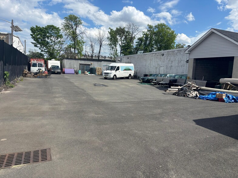 More Photos Of 386-394 Coit St, Irvington Manufacturing For Lease