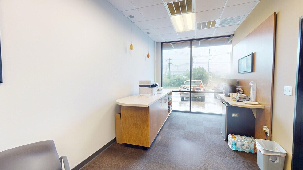 More Photos Of 9231 W Parmer Ln, Austin Storefront Retail Office For Lease