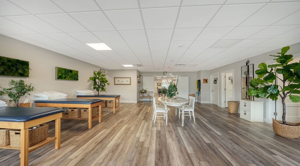 More Photos Of 1630 S Tuttle Ave, Sarasota Medical For Sale