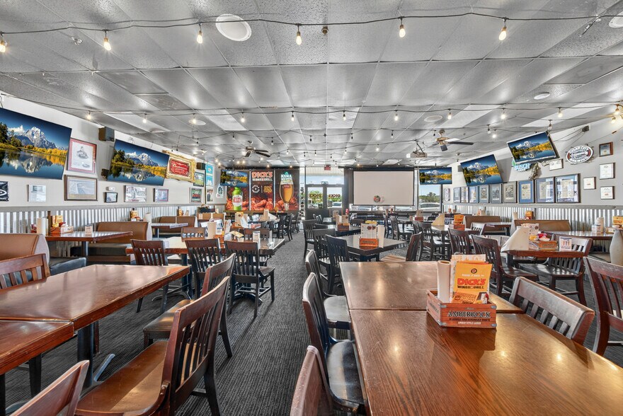 More Photos Of 14286 Beach Blvd, Jacksonville Beach General Retail For Sale