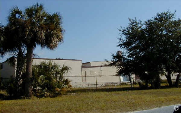 More Photos Of 4214 W Virginia Ave, Tampa Warehouse For Lease