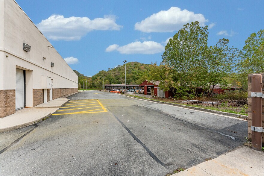 More Photos Of 19254 Seneca Trl, Marlinton Drugstore For Lease