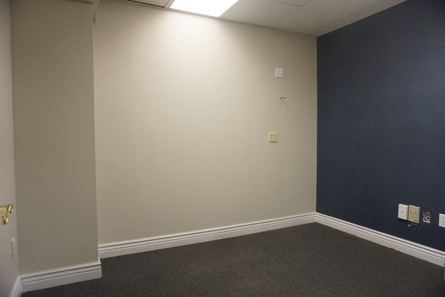 More Photos Of 2405-2425 N University Dr, Coral Springs Loft Creative Space For Lease