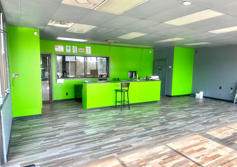 More Photos Of 2342 North Expressway, Griffin Auto Repair For Sale