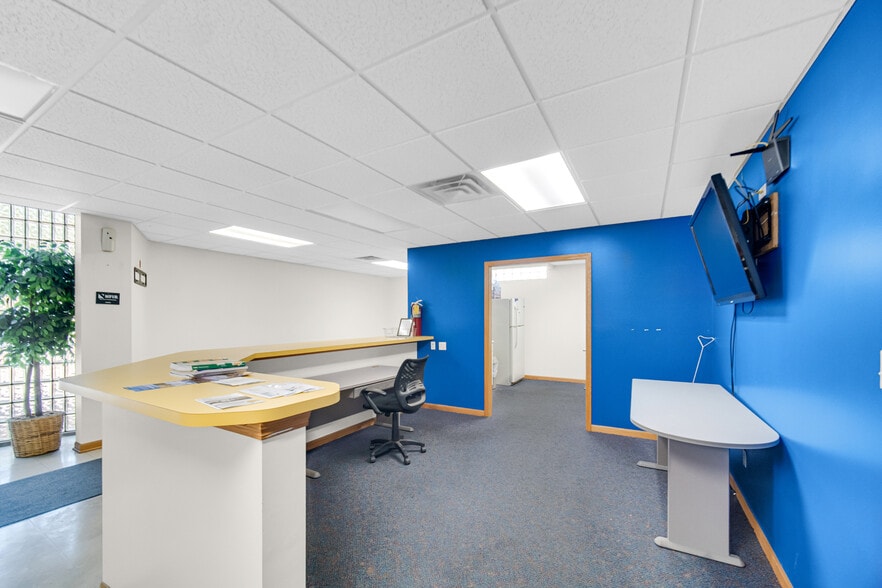 More Photos Of 7045 Calumet Ave, Hammond Light Distribution For Sale