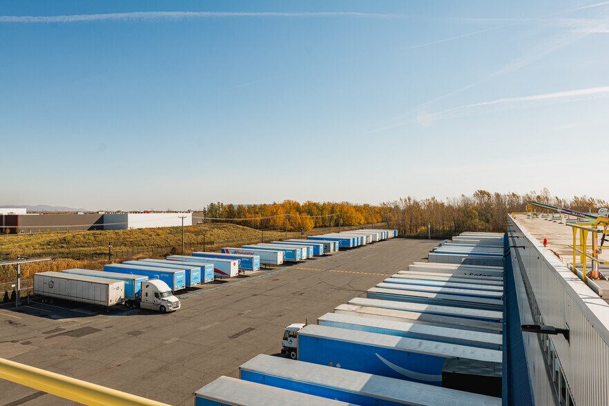 More Photos Of 5799 Rte De L'aéroport, Longueuil Distribution For Lease
