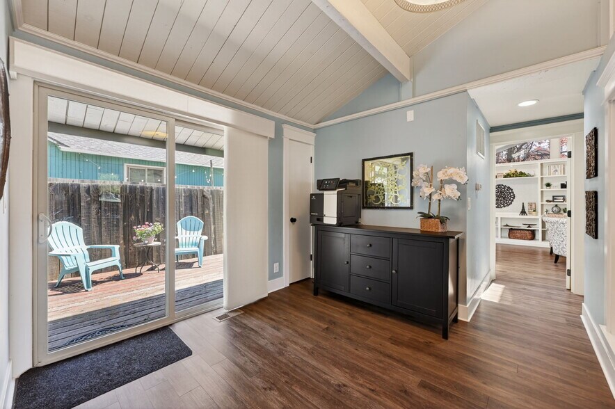 More Photos Of 1720 NE 4th St, Bend Office For Sale