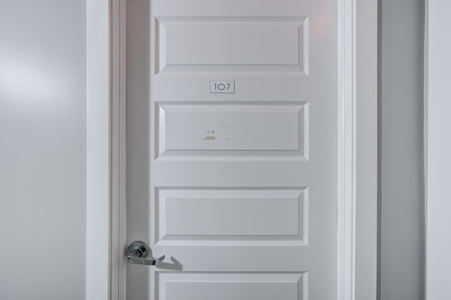 More Photos Of 628 E Parent Ave, Royal Oak Office Residential For Lease