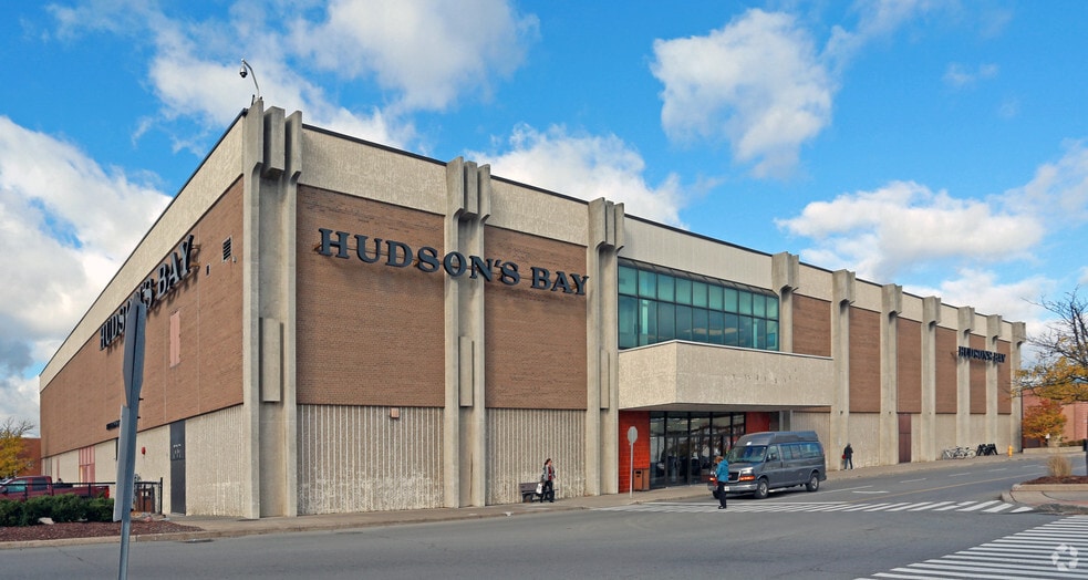 More Photos Of 221 Glendale Ave, St Catharines Freestanding For Lease