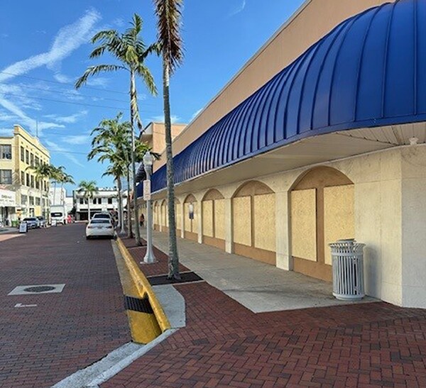 More Photos Of 1515 Broadway, Fort Myers Office For Sale