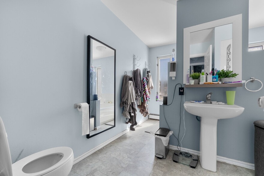 More Photos Of 29 Laren St, Wahnapitae Apartments For Sale