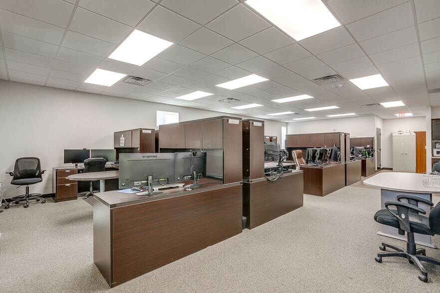 More Photos Of 949 Hilltop Dr, Weatherford Office For Lease