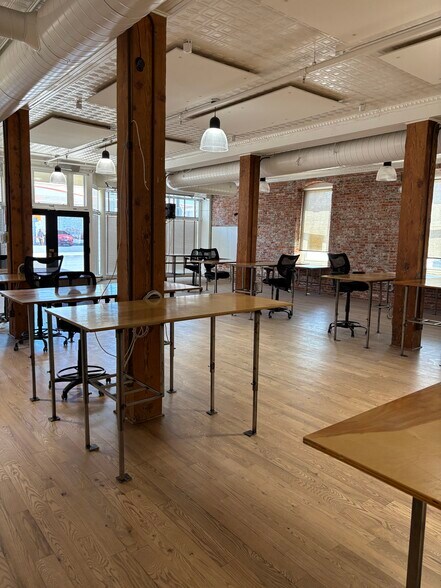 More Photos Of 170 S Lincoln St, Spokane Loft Creative Space For Lease